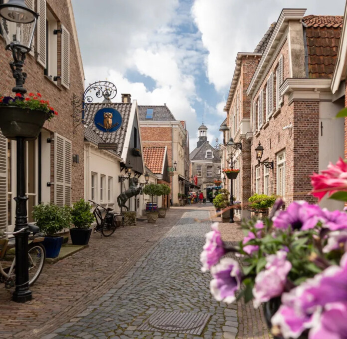 centrum van Ootmarsum bij natuurcamping Twente